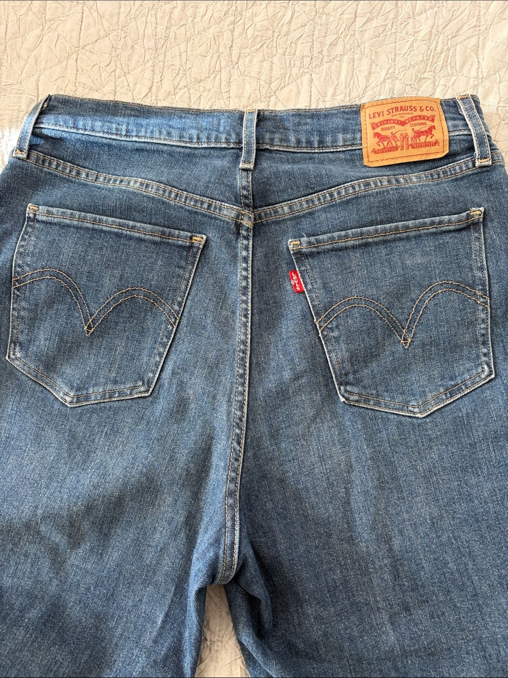 Levi's Blue Cropped Wide-Leg Jeans with Red Side Piping - Picture 4 of 11